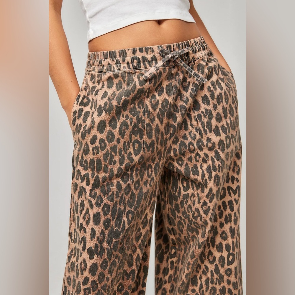 Damson Madder Urban Outfitters Leopard Print Wide Leg Jeans in Brown & Black XXL - Picture 2 of 5